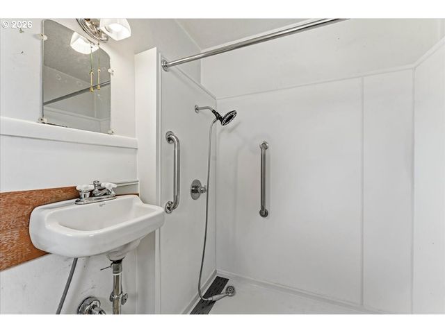 4634 Ne 31ST Ave, Portland, OR 97211