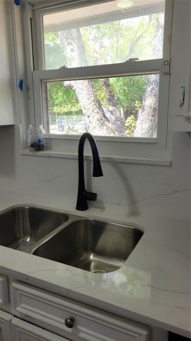 1903 Londonderry DR, Leander, TX 78641