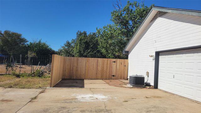 1903 Londonderry DR, Leander, TX 78641