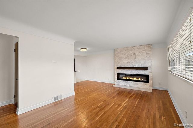 2046 Yorkshire Road, Birmingham, MI 48009