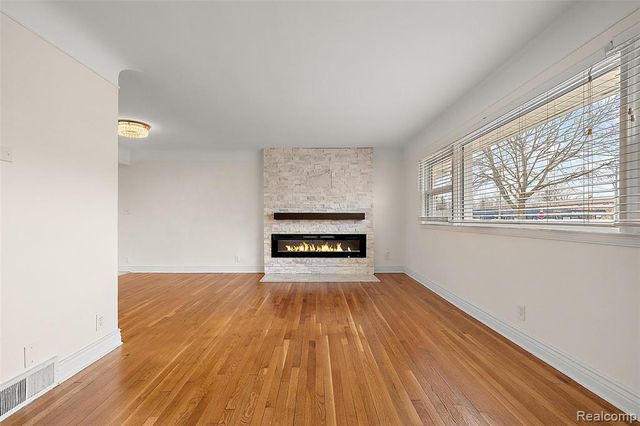 2046 Yorkshire Road, Birmingham, MI 48009