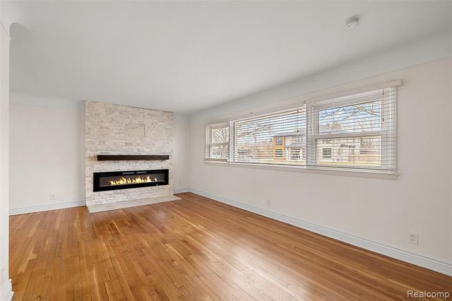 2046 Yorkshire Road, Birmingham, MI 48009