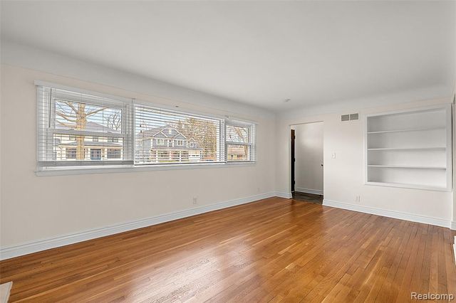 2046 Yorkshire Road, Birmingham, MI 48009