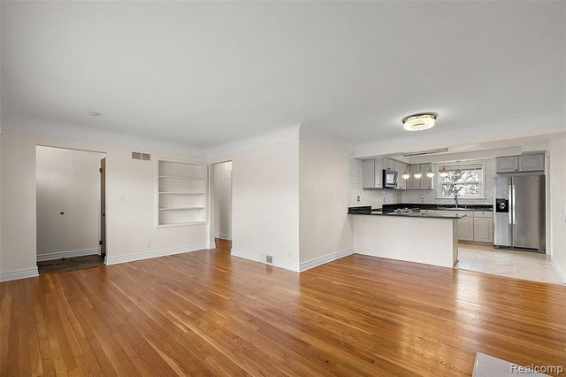 2046 Yorkshire Road, Birmingham, MI 48009