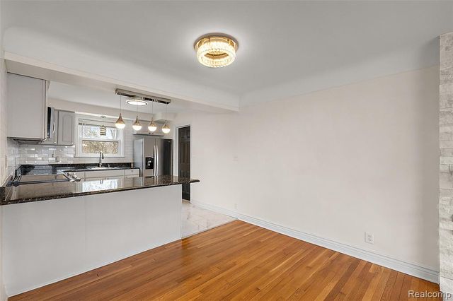 2046 Yorkshire Road, Birmingham, MI 48009