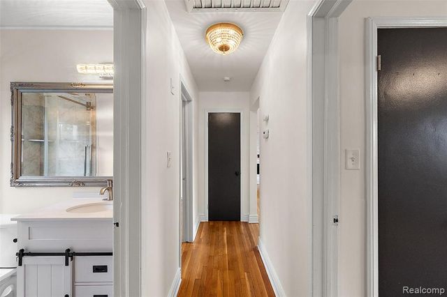 2046 Yorkshire Road, Birmingham, MI 48009