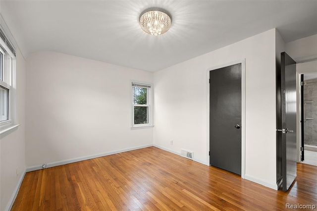 2046 Yorkshire Road, Birmingham, MI 48009