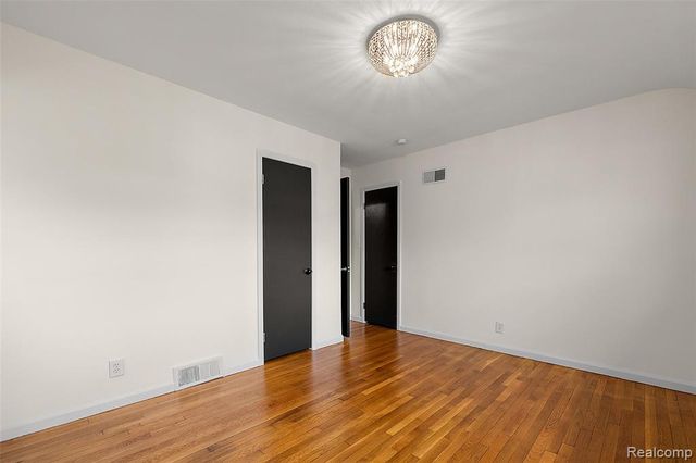 2046 Yorkshire Road, Birmingham, MI 48009