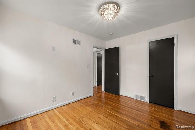 2046 Yorkshire Road, Birmingham, MI 48009