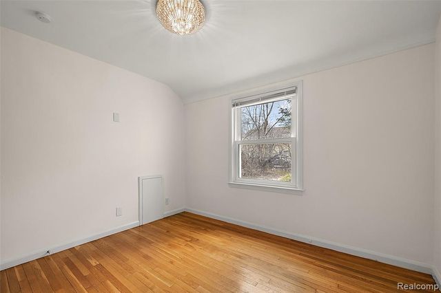 2046 Yorkshire Road, Birmingham, MI 48009