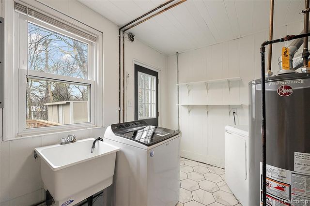 2046 Yorkshire Road, Birmingham, MI 48009