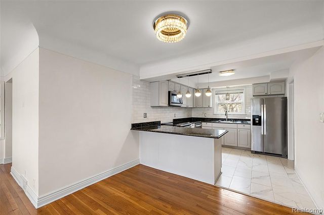 2046 Yorkshire Road, Birmingham, MI 48009