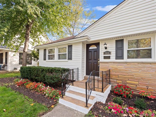 2046 Yorkshire Road, Birmingham, MI 48009