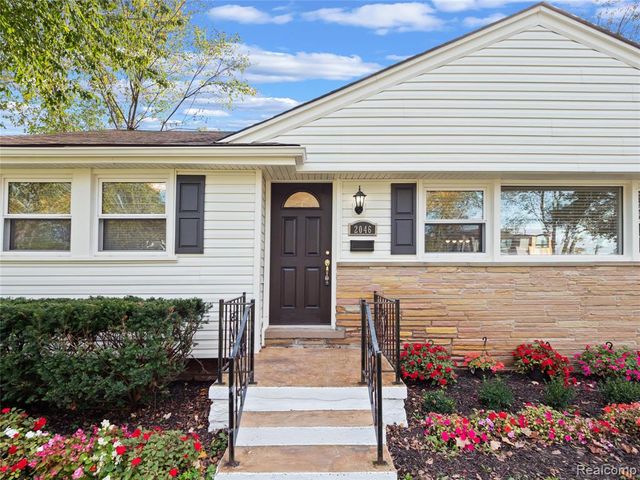 2046 Yorkshire Road, Birmingham, MI 48009