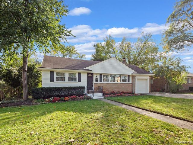 2046 Yorkshire Road, Birmingham, MI 48009