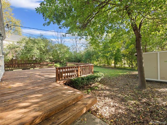 2046 Yorkshire Road, Birmingham, MI 48009