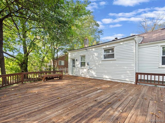 2046 Yorkshire Road, Birmingham, MI 48009