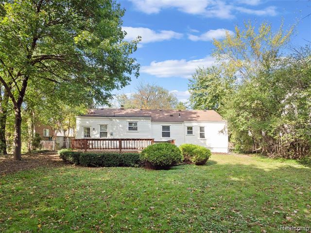 2046 Yorkshire Road, Birmingham, MI 48009