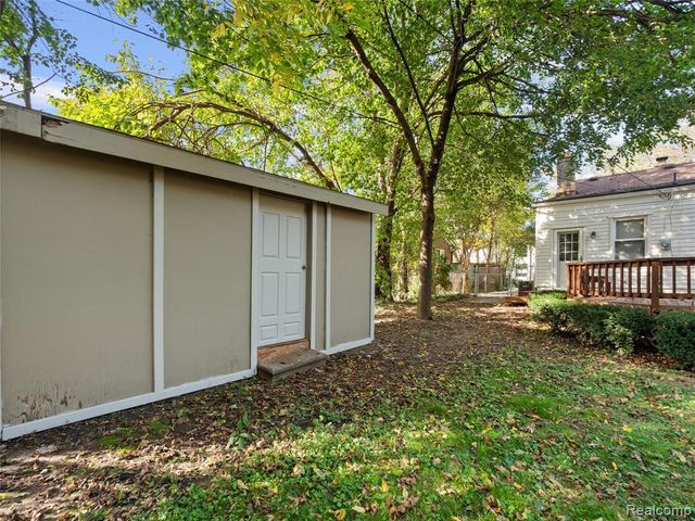 2046 Yorkshire Road, Birmingham, MI 48009