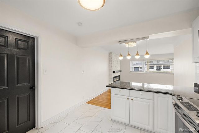 2046 Yorkshire Road, Birmingham, MI 48009