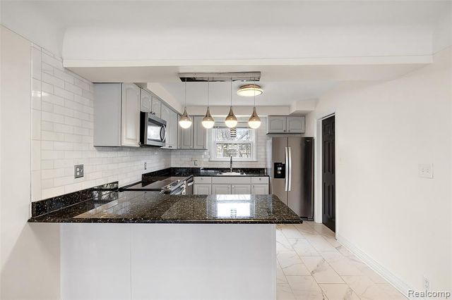 2046 Yorkshire Road, Birmingham, MI 48009