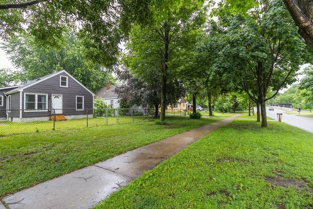 87 Wheelock Parkway W, Saint Paul, MN 55117