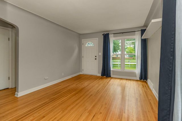 87 Wheelock Parkway W, Saint Paul, MN 55117