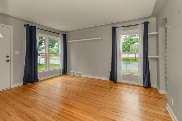 87 Wheelock Parkway W, Saint Paul, MN 55117