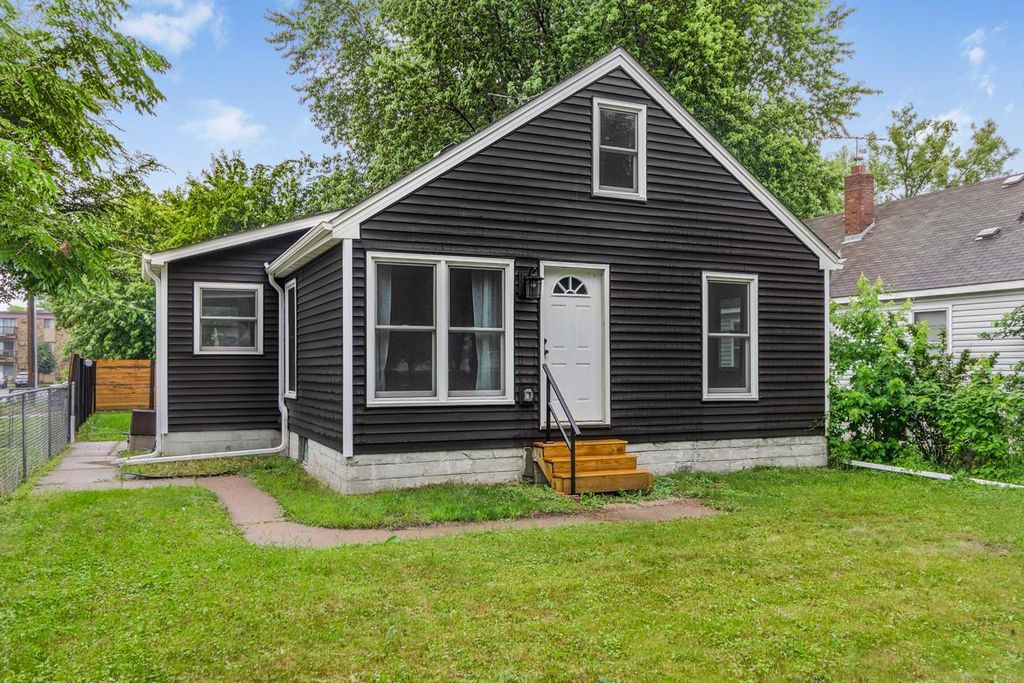 87 Wheelock Parkway W, Saint Paul, MN 55117