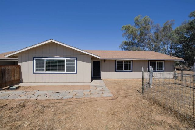 1355 Franklin Ln, Ramona, CA 92065