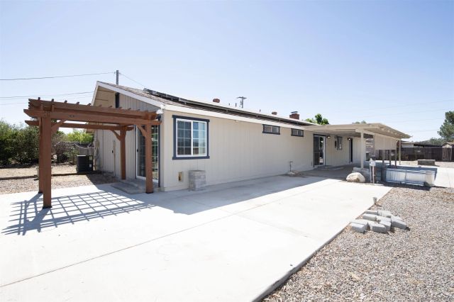 1355 Franklin Ln, Ramona, CA 92065
