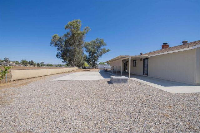 1355 Franklin Ln, Ramona, CA 92065