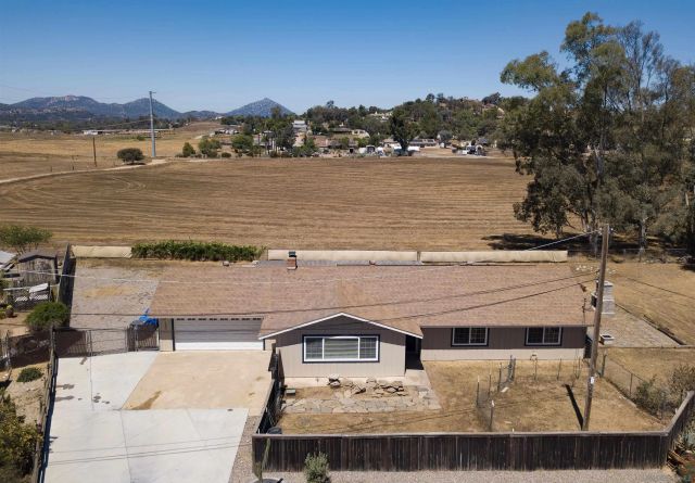 1355 Franklin Ln, Ramona, CA 92065