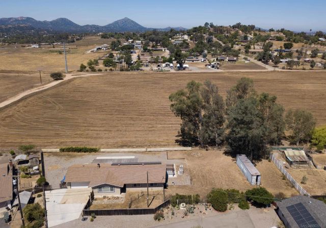 1355 Franklin Ln, Ramona, CA 92065