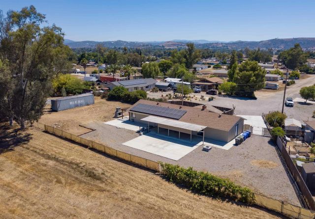 1355 Franklin Ln, Ramona, CA 92065