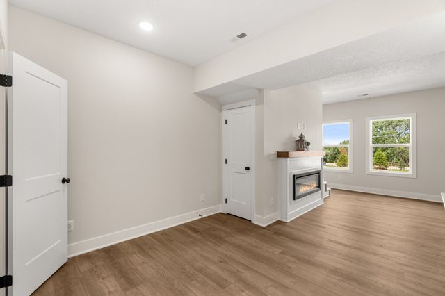 913 Percheron Lane, Norwalk, IA 50211