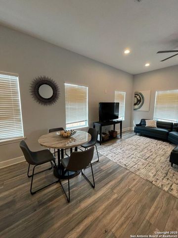 404 S Olive, San Antonio, TX 78203