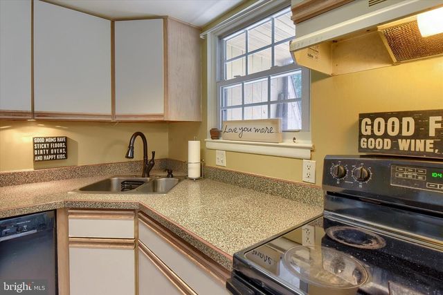 704 CEDAR RIDGE LN, Mechanicsburg, PA 17055