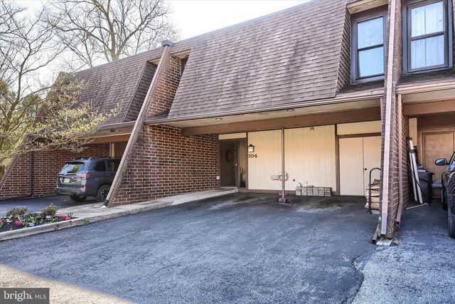 704 CEDAR RIDGE LN, Mechanicsburg, PA 17055