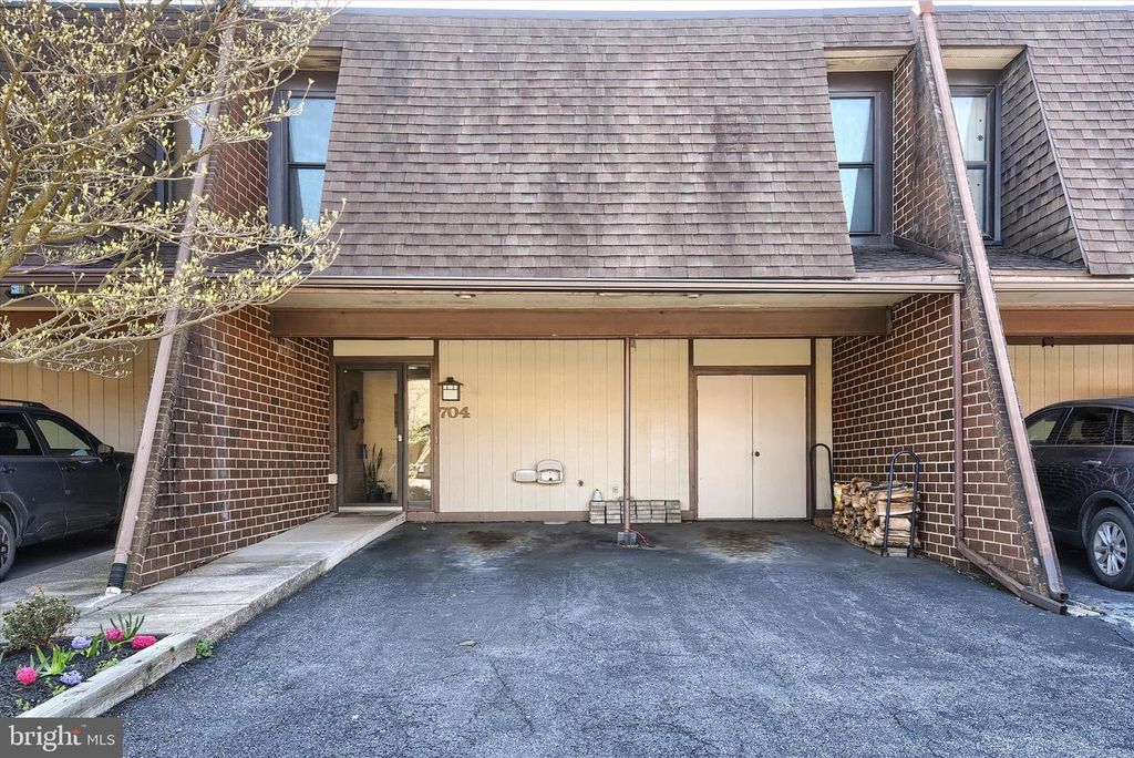 704 CEDAR RIDGE LN, Mechanicsburg, PA 17055