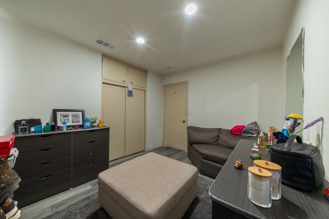 1004 W Pontiac Way, Fresno, CA 93705
