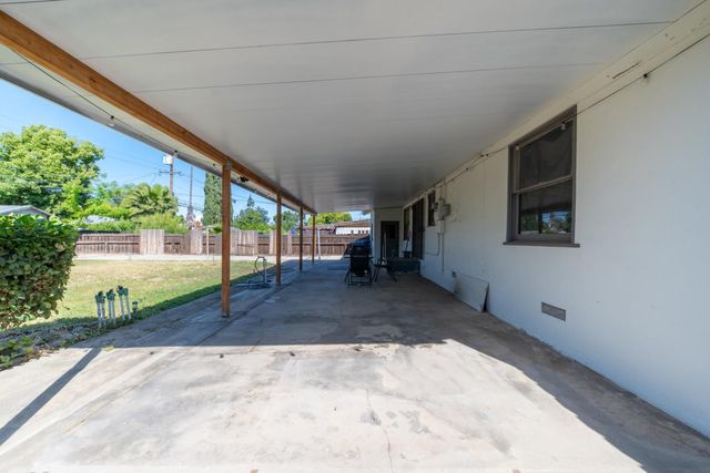 1004 W Pontiac Way, Fresno, CA 93705