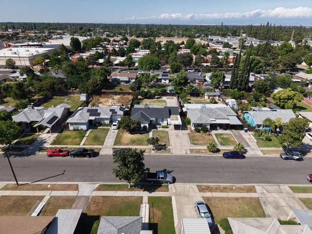 1004 W Pontiac Way, Fresno, CA 93705