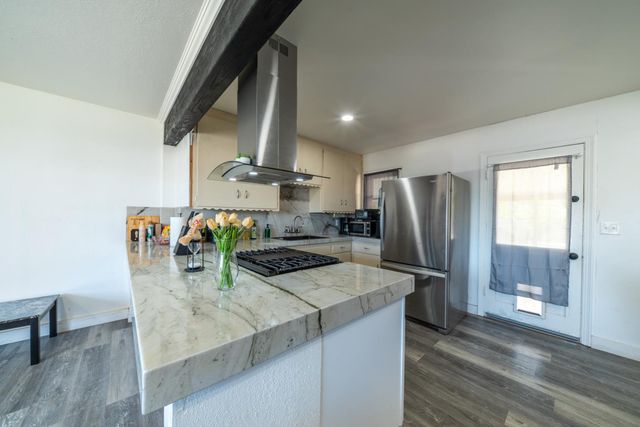 1004 W Pontiac Way, Fresno, CA 93705