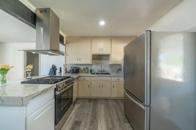 1004 W Pontiac Way, Fresno, CA 93705