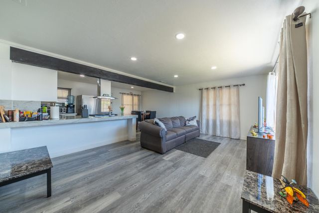 1004 W Pontiac Way, Fresno, CA 93705