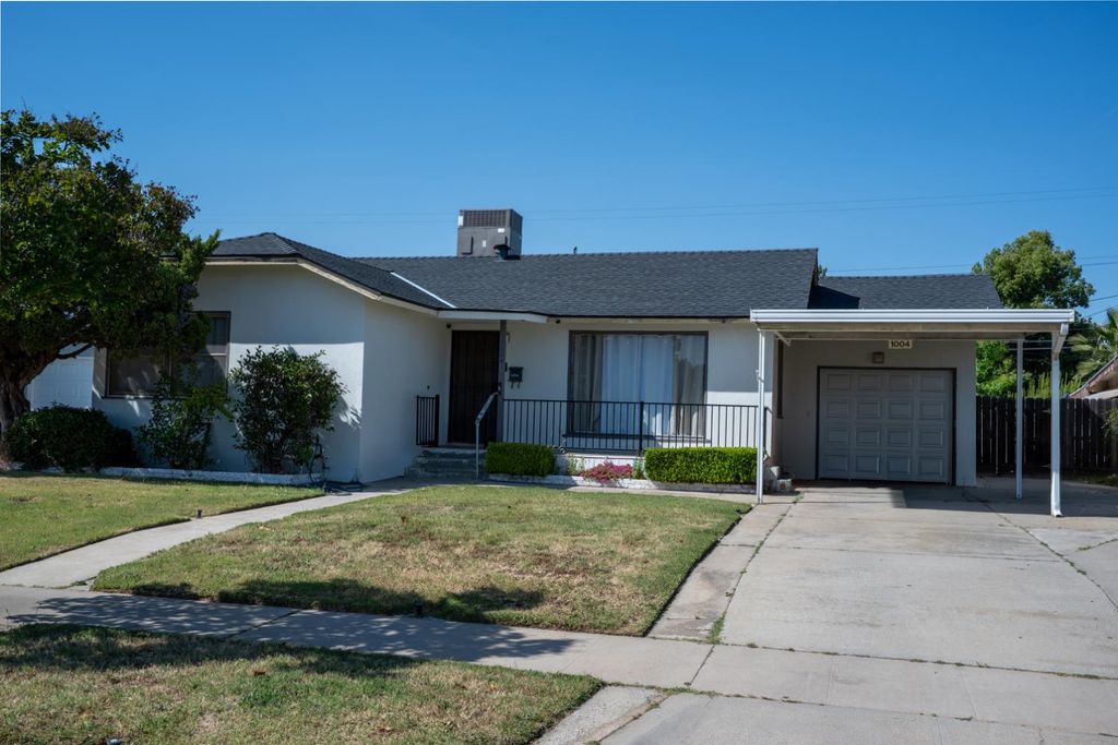 1004 W Pontiac Way, Fresno, CA 93705