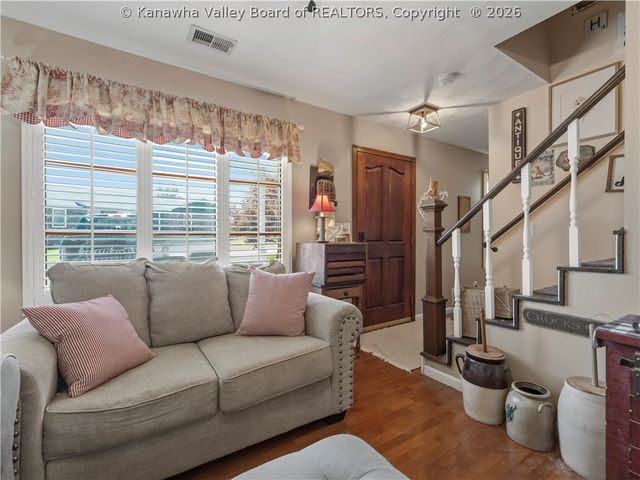 122 Moorefield Place, Scott Depot, WV 25560