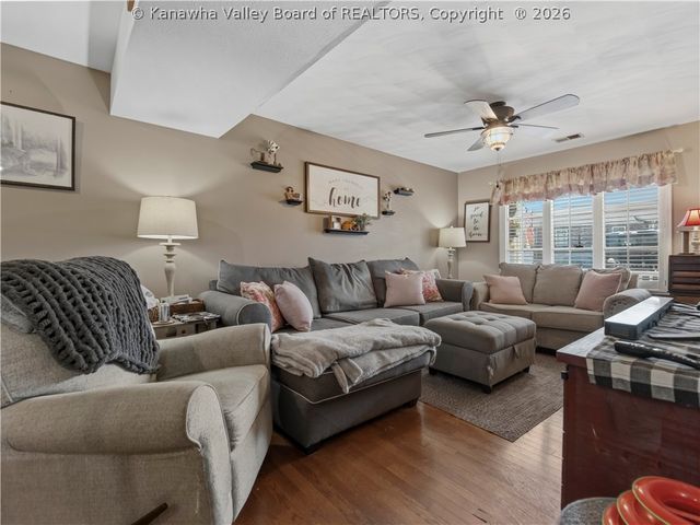 122 Moorefield Place, Scott Depot, WV 25560