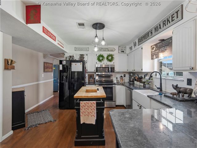 122 Moorefield Place, Scott Depot, WV 25560